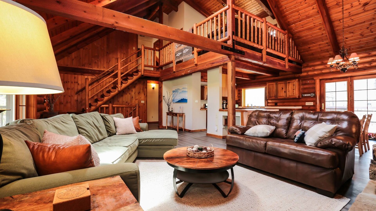 Haywood Cabin | Escape to cozy spacious log cabin in woods