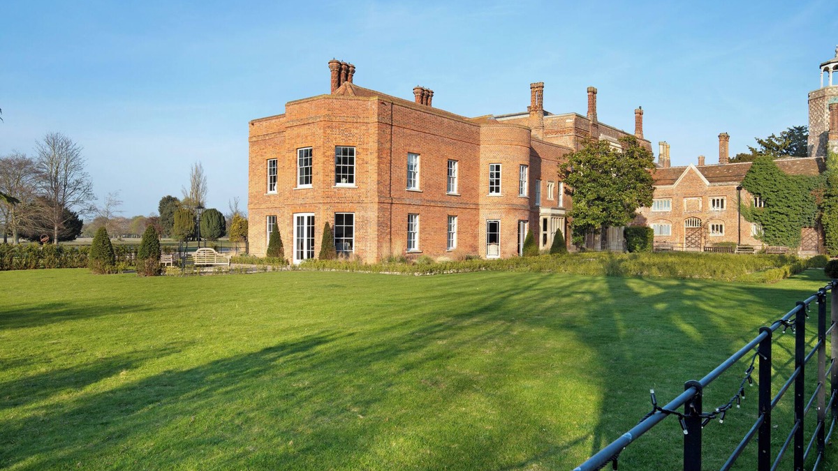 Saint Osyth House | Escape to Darcy West - luxury, space, and charm on a grand country estate.