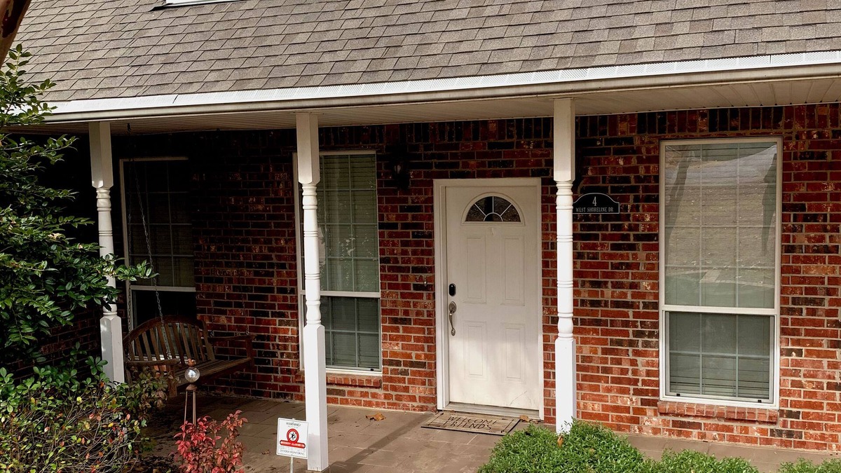 Longtown House | Escape to Luxury: Stunning 6-Bedroom Lakefront Home on Lake Eufaula!