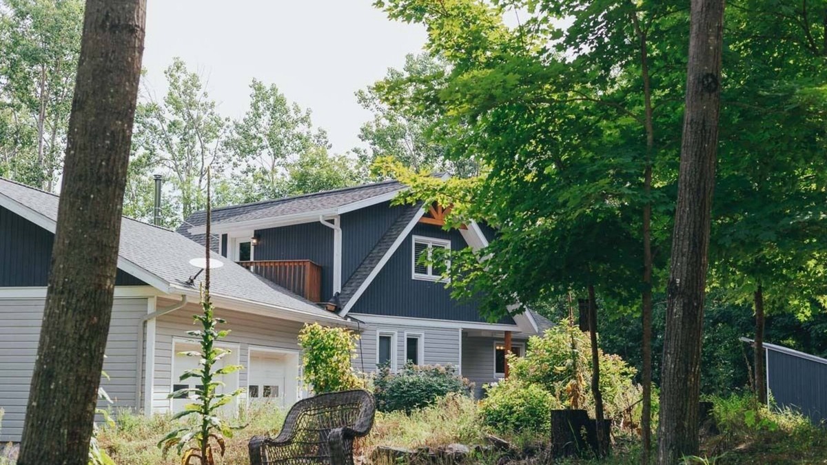 Greater Madawaska Ski Chalet | Escape to Moonshine Chalet in beautiful Calabogie, ON