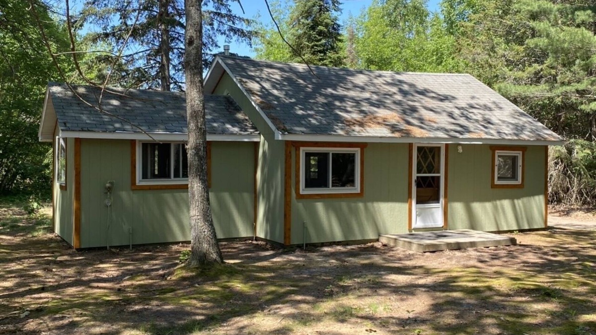 Newberry Resort | Escape to nature in the Rustic Retreat Cabin