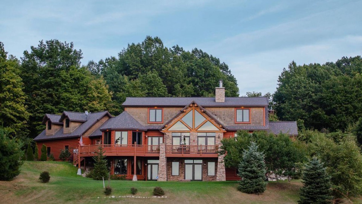 Mears Cabin | Escape to Nature. Indulge in Comfort. Create Unforgettable Memories.