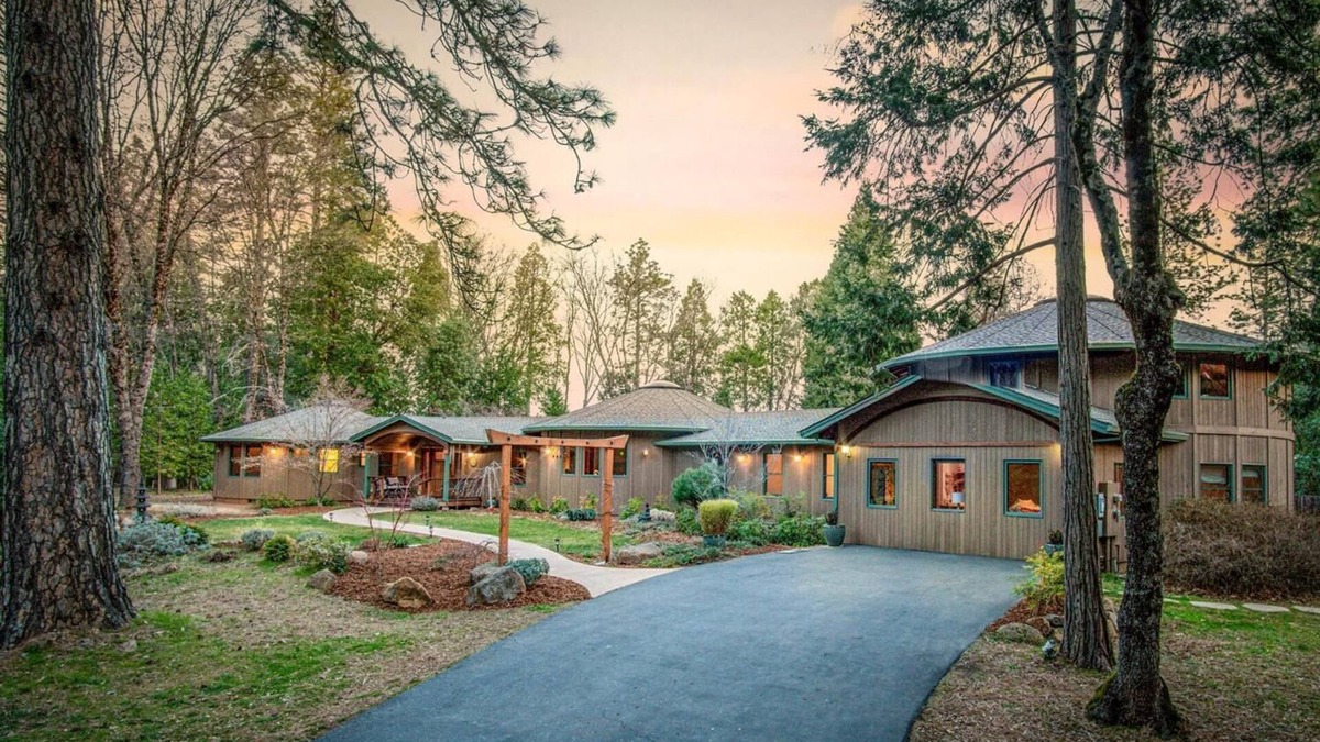 Nevada City House | Escape to Nevada City’s Round House Retreat.