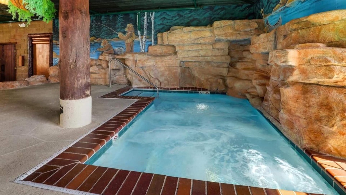Galena Hotel | Escape to Our Cozy Inn - Perfect Galena Getaway with Pool and Parking