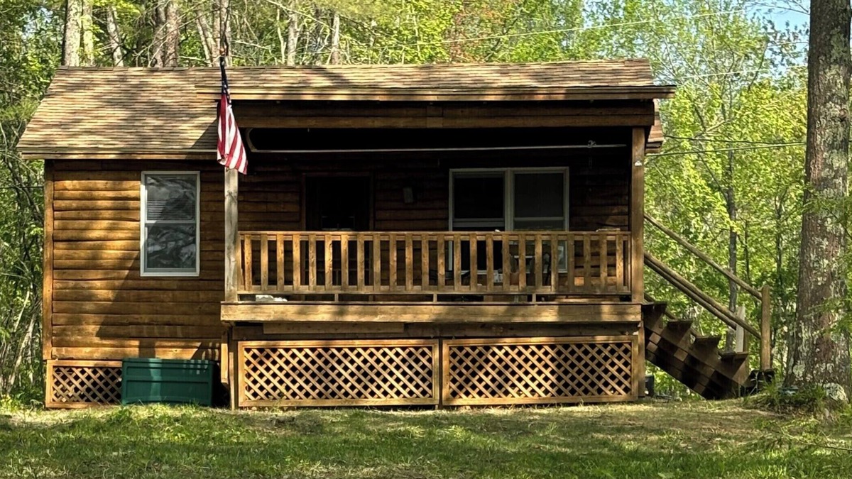 Winthrop Cabin | Escape to our cozy Winthrop cabin on Dexter Pond