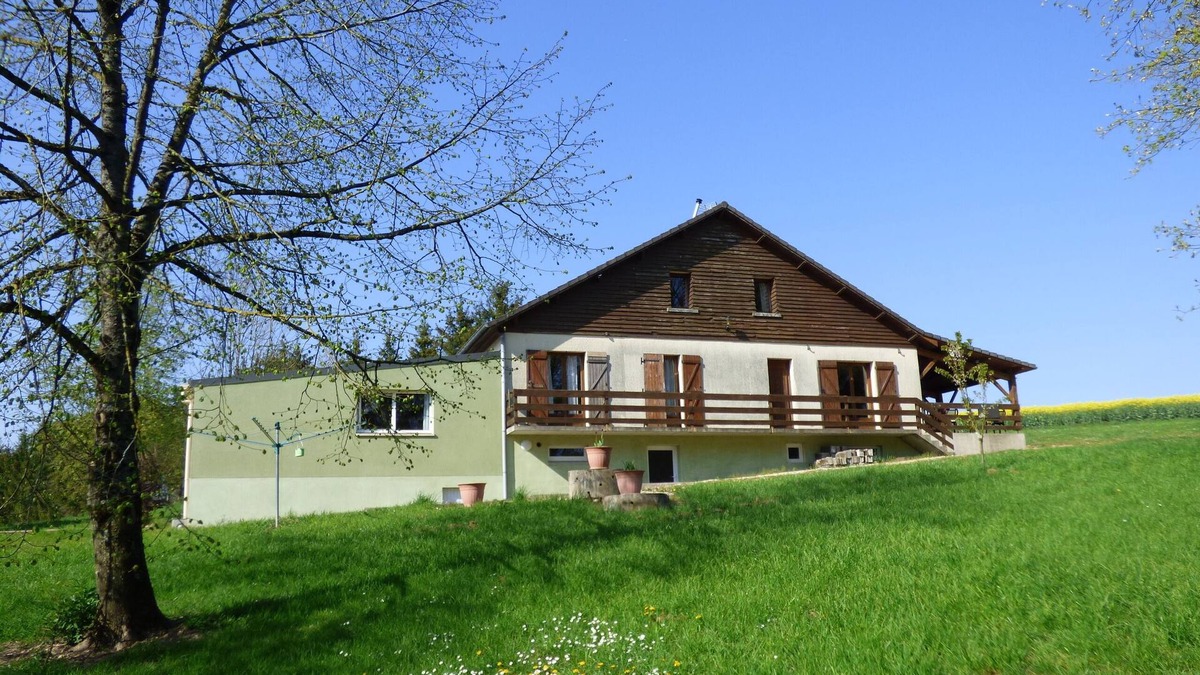 Argonne Ardennaise House | Escape to our nature-filled Gîte with indoor pool and pond!
