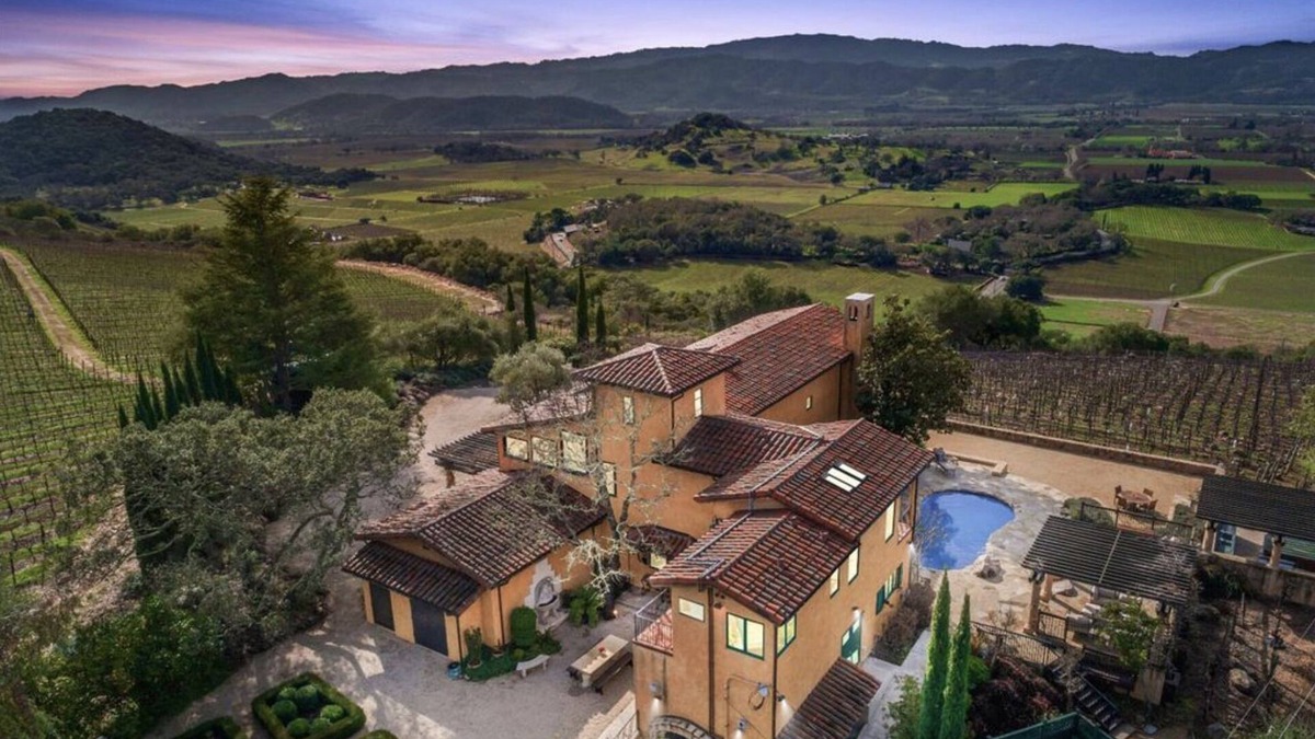 Napa Valley House | Escape to Paradise: A Stunning Tuscany-Style Home with Views of Vineyards