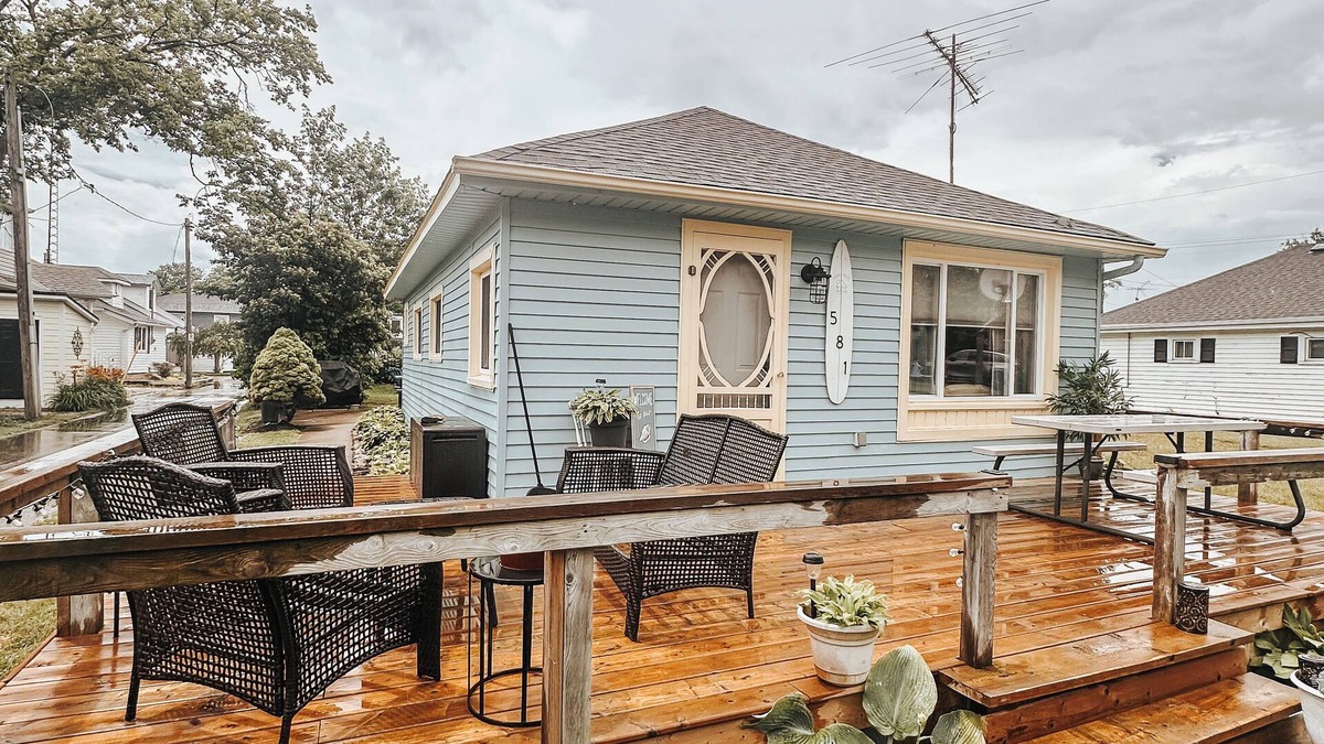 Kingsville Cottage | Escape to Paradise on 5th in Kingsville — a cozy bungalow cottage.