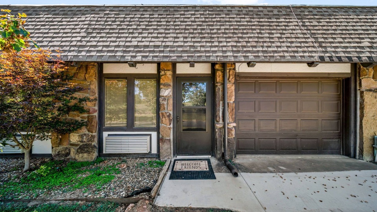 Afton Condo | Escape to Paradise on Grand Lake- Monkey Island Condo w Pool!