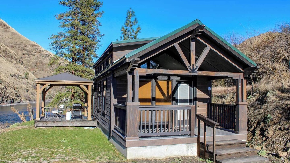 White Bird Cabin | Escape to River Retreat Cabin #4 — Salmon River Views & Adventure Out Your Door