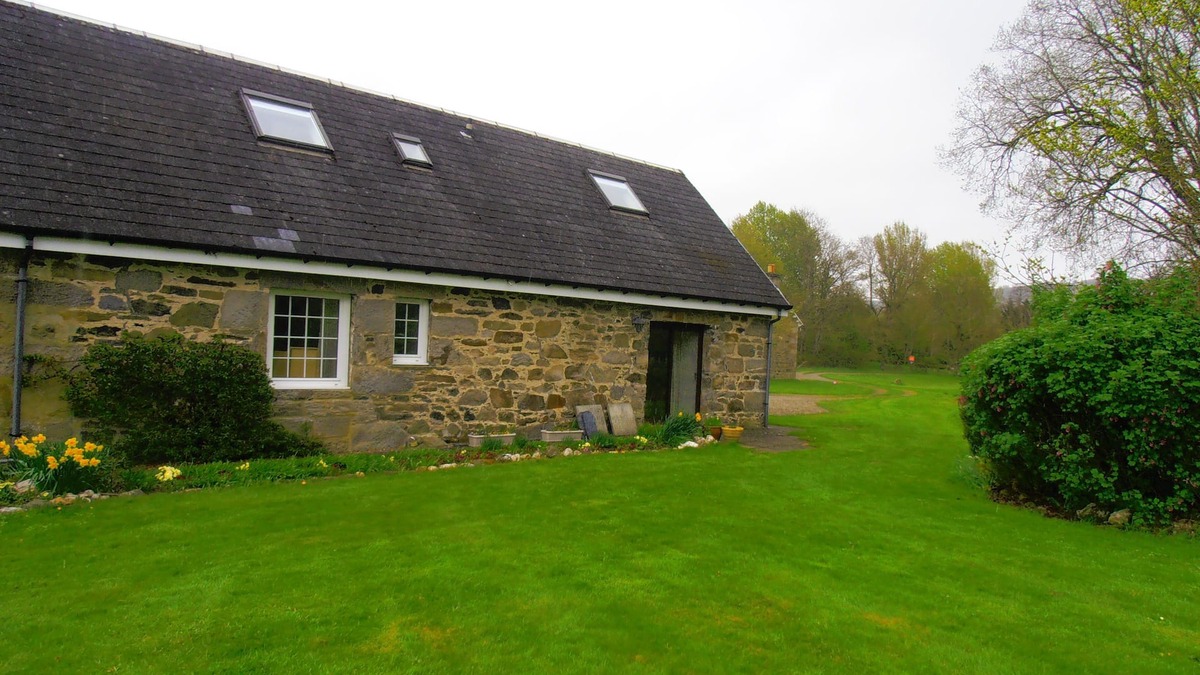 Aberfeldy Cottage | Escape to Rural Highlands Stunning Scenery, Sound of the Burn and wildlife
