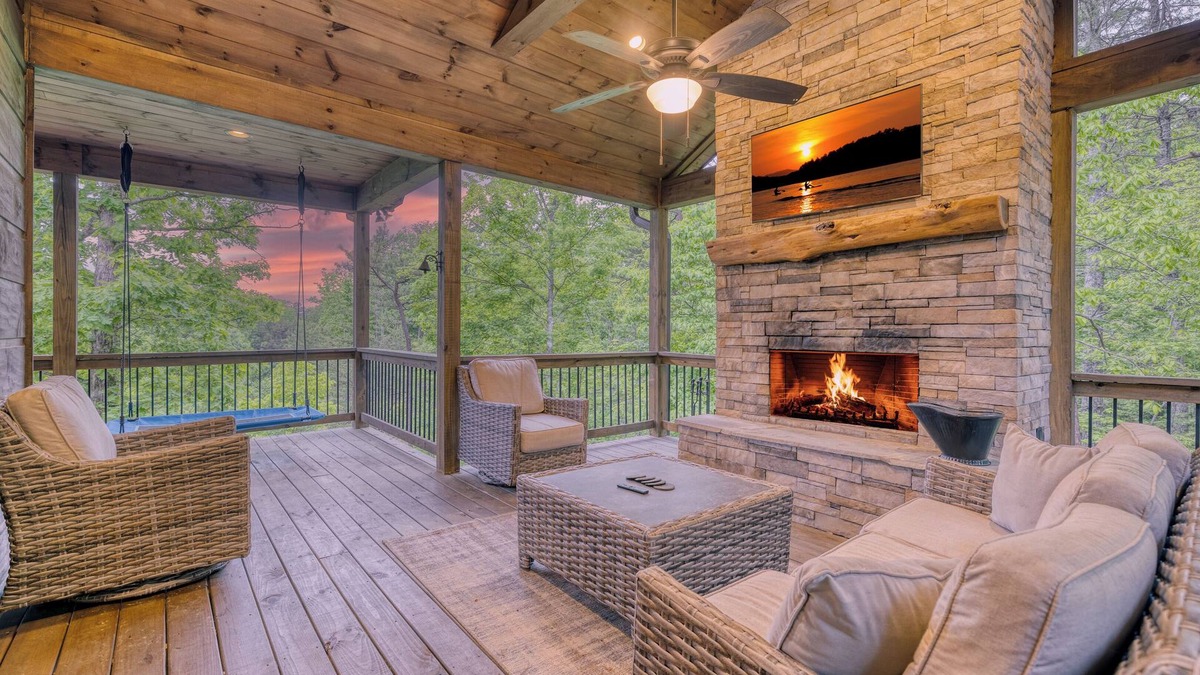 Mineral Bluff Cabin | Escape to Serenity! Custom Crafted Cabin! Hot Tub!