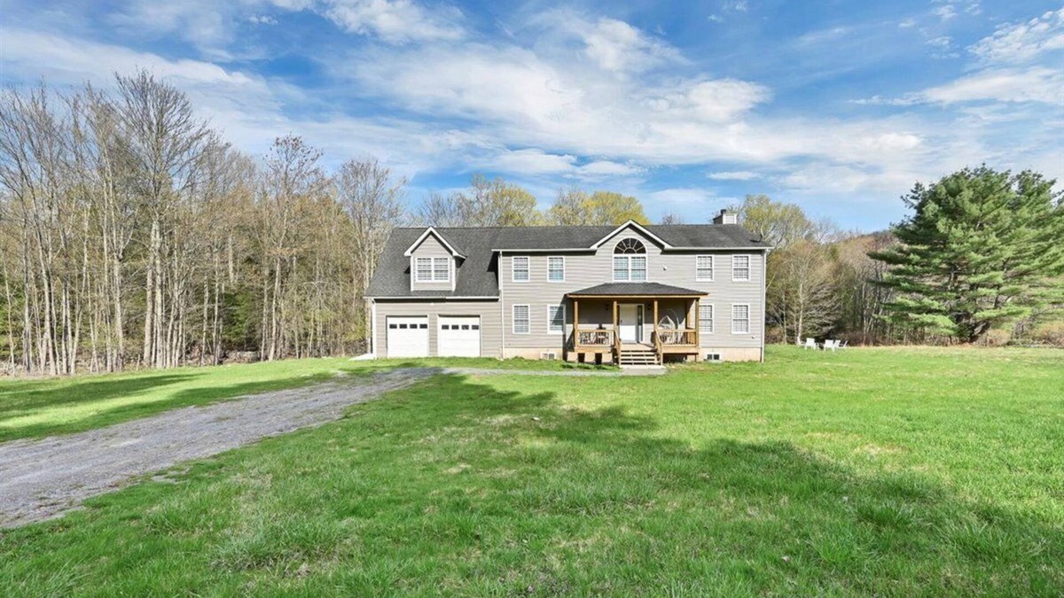 Woodbourne House | Escape to Serenity: Spacious 8 Bedroom Retreat