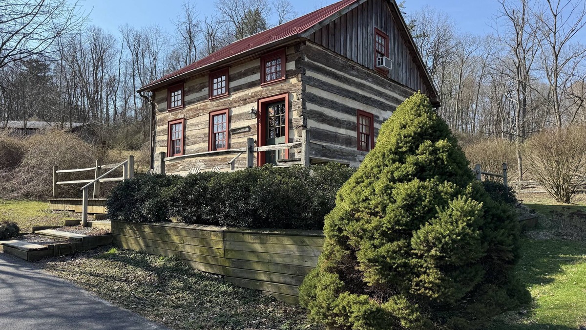 Tyrone Cabin | "Escape to Serenity: Spruce Creek Guest Cabin – Your Perfect VRBO Retreat!