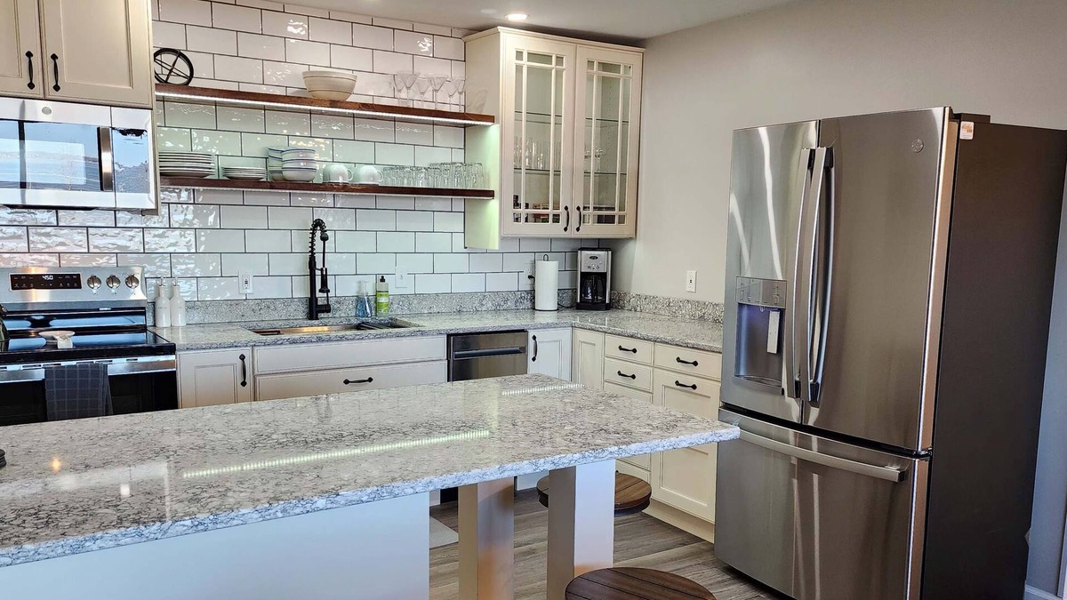 Spicer Condo | Escape to Spicer and enjoy stunning lake views from this comfortable 2-bedroom!