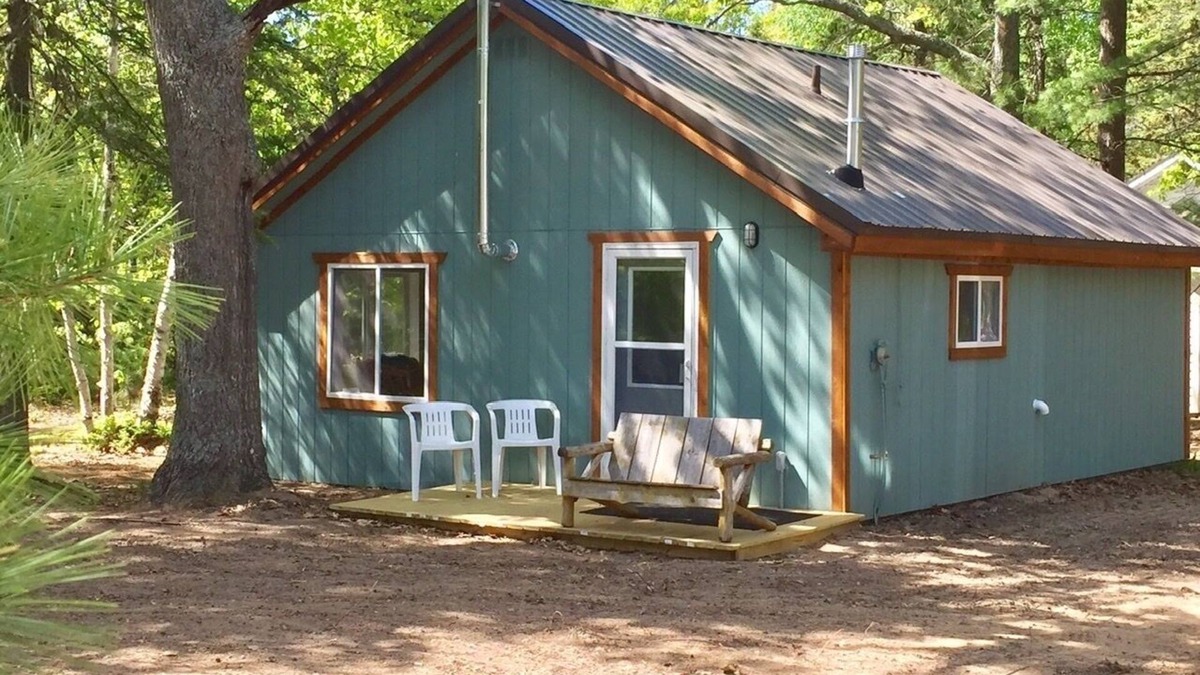 Newberry Cottage | Escape to Superior’s Treasure Cabin at Culhane Lake Resort off grid.