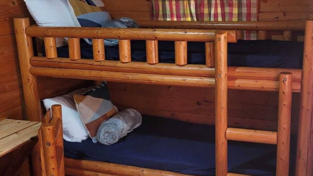 Texarkana Cabin | Escape to Texarkana's Log Cabin 2 with All the Comforts!