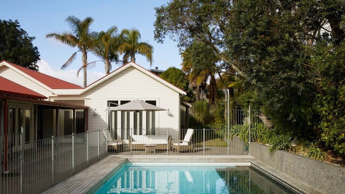 Whakamarama Cottage | Escape to the charming Morning Tide Studio