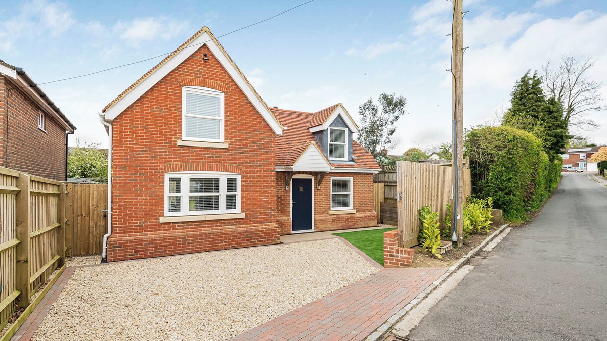 Maidensgrove House | Escape to the country with us - Near Henley on Thames.