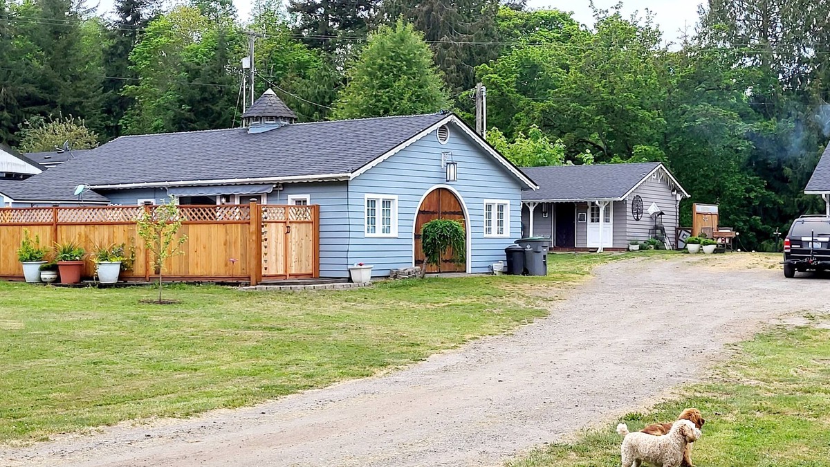 Port Angeles House | Escape to the Creekside Hideaway