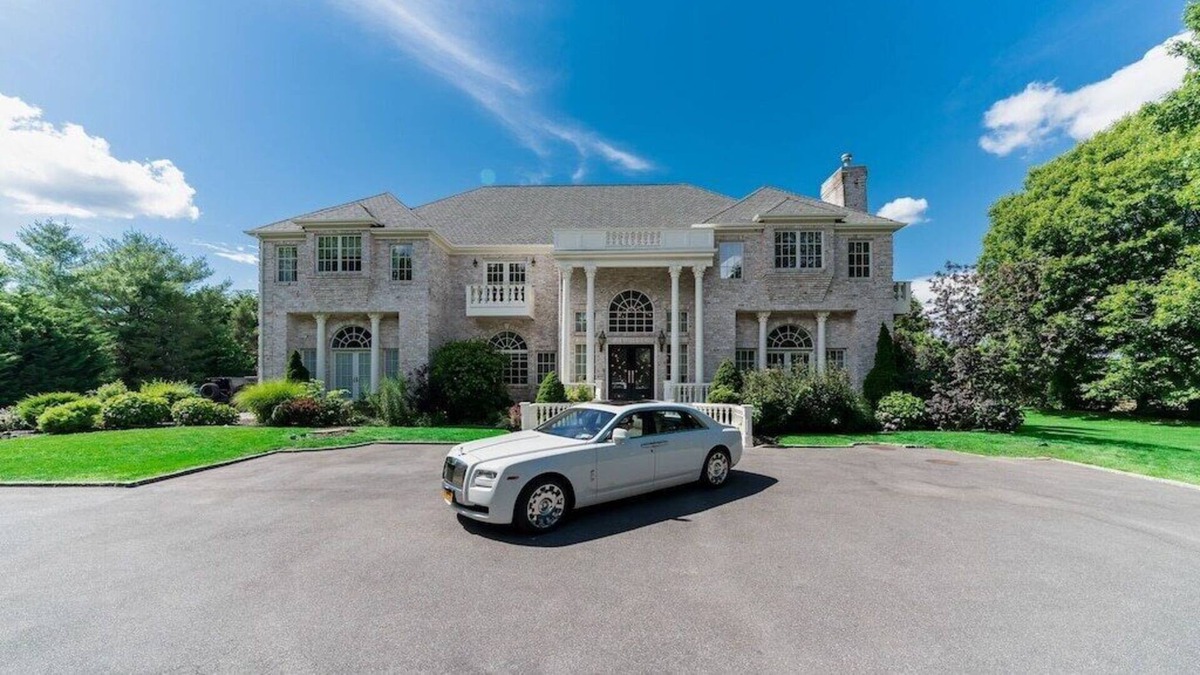 Glen Head House | Escape to the Hamptons in Style at Villa East