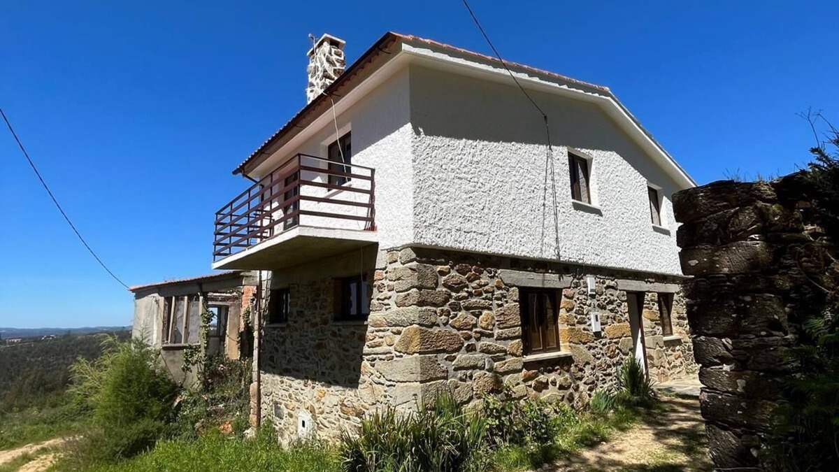 Santo Antonio dos Olivais Cottage | Escape to the Heart of Portugal: Countryside House, near River beach and trails