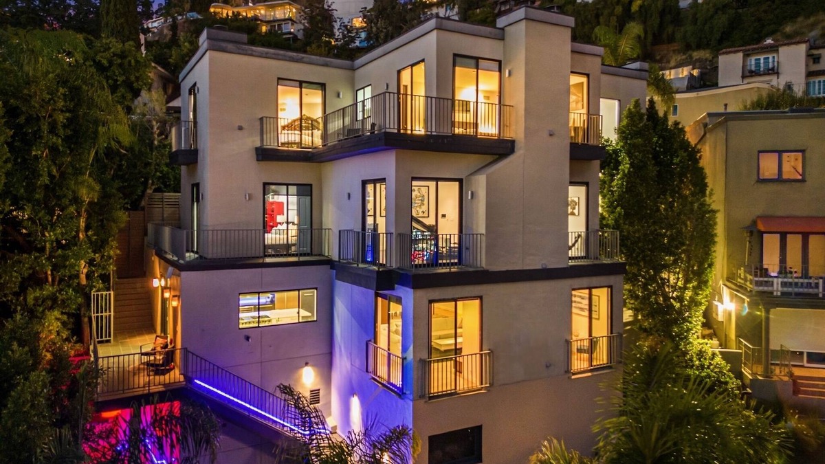 Hollywood Hills West Villa | "Escape to the Hollywood Hills: Luxurious Retreat with Stunning Panoramic Views”