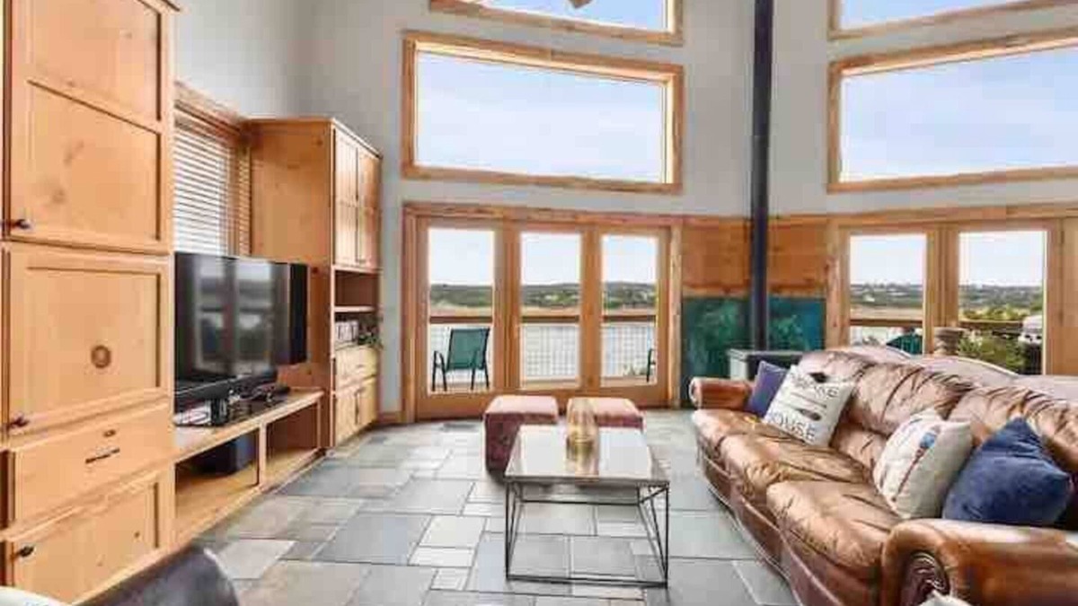 Lakewood Estates House | Escape to the Lake 3 Level Lodge with Spectacular Views