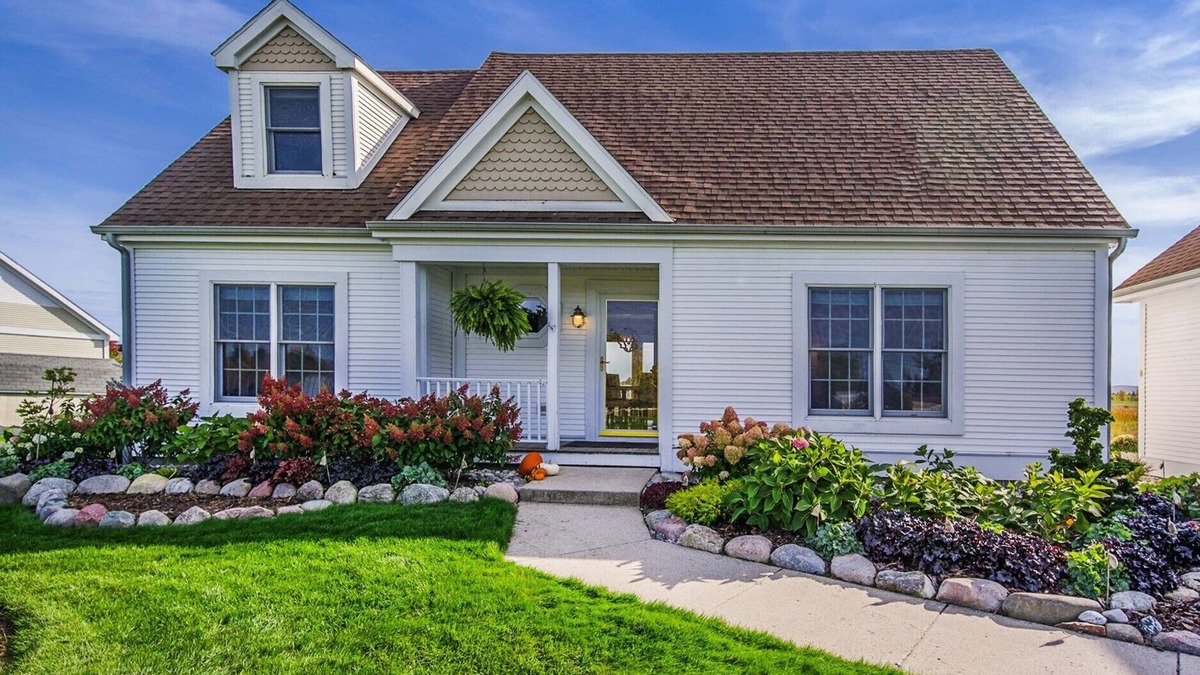 Alanson House | Escape To The Lake! Boat Launch Nearby and Close To All Northern Michigan Fun