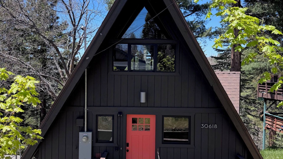 Running Springs Cabin | Escape to the mountains and get out in nature to hike, enjoy the lakes, and skiing/snowboarding!
