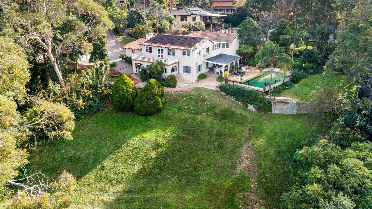 Mount Riverview House | Escape to the Picturesque Blue Mountains for a relaxing break from the mundane!