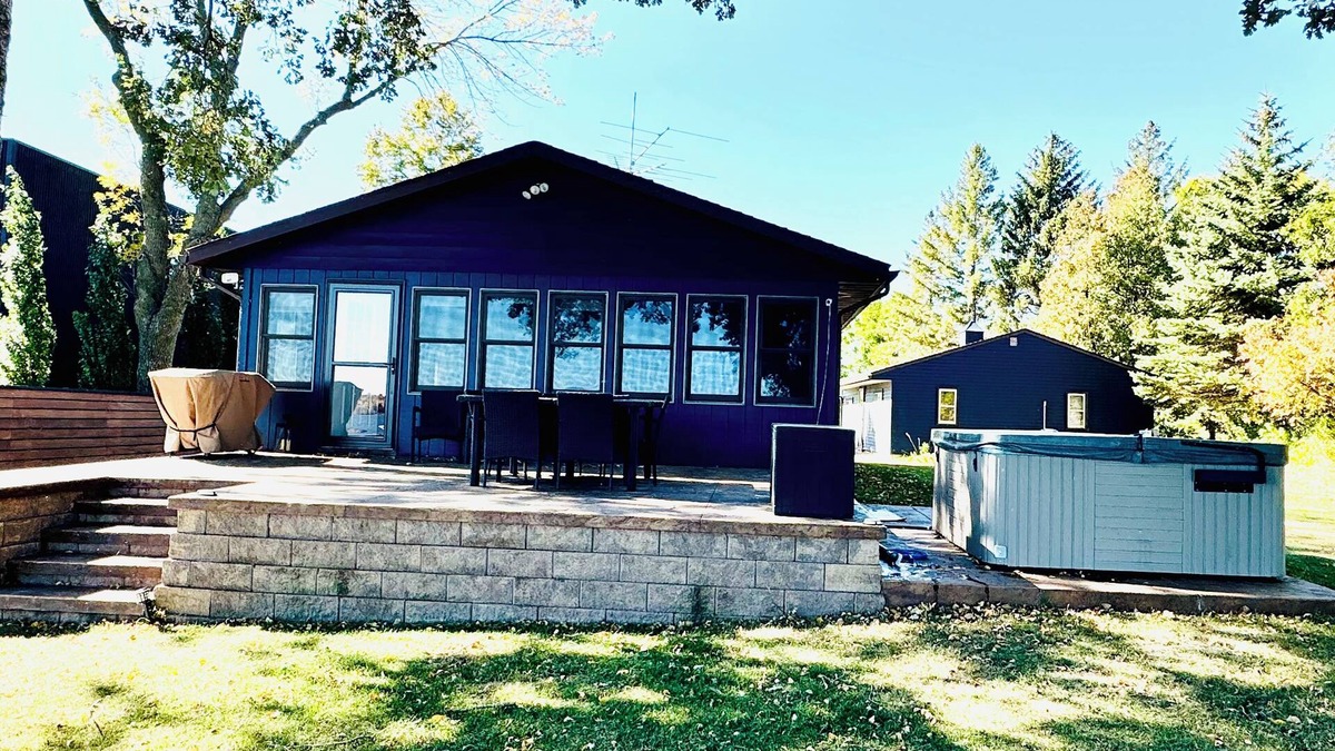 Spicer House | Escape to the shores of Lake Florida for amazing sunrises and sunsets!