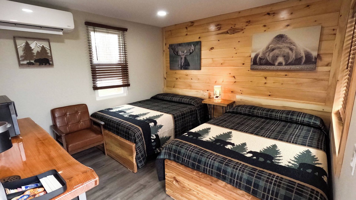 North Greece Hotel | Escape to the tranquility of our cozy cabin inn, where rustic charm meets modern comfort. Experience a home away from home ambiance.