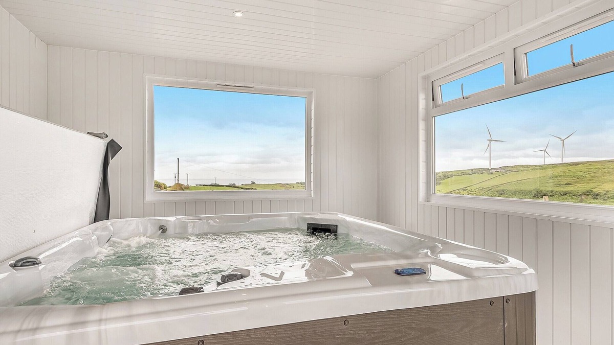 Ardrossan Cottage | Escape to this luxury two-bedroom cottage on a working farm in Ayrshire.