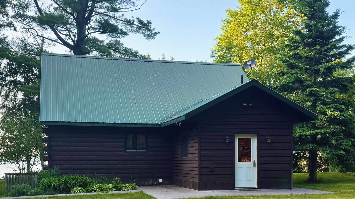 L'Anse Cabin | Escape to this peaceful cabin, perfectly situated directly on Huron Bay!
