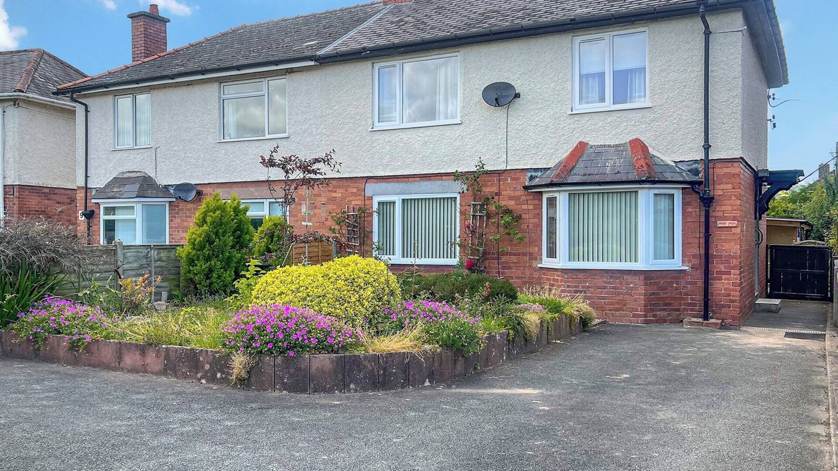 Hay on Wye Cottage | Escape to this three-bedroom holiday home set in Hay-on-Wye.