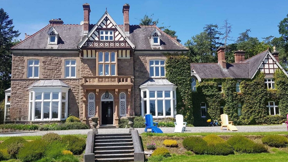 Banteer House | Escape to Timeless Luxury at Clonmeen House: Hidden Gem in Ireland's County Cork