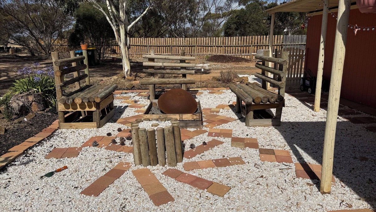 Woodchester Apartment | Escape to Tranquility: Homestay with a creek Awaits in the Adelaide Hills