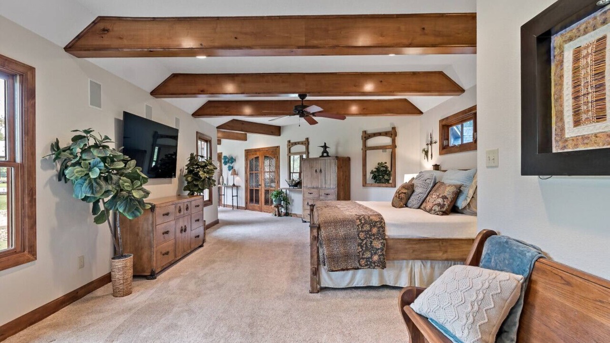 Hearne House | Escape to Tranquility at the Villas of Wind Dancer Retreat