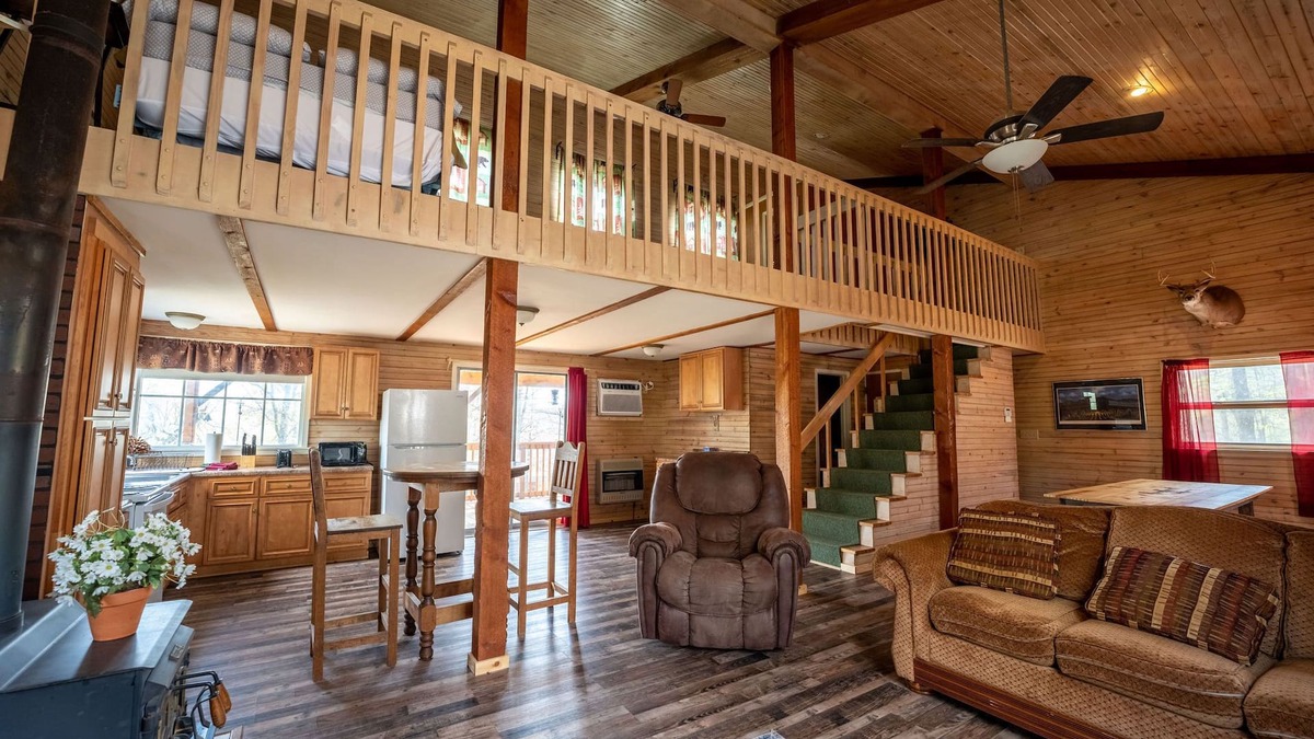 Bennett Springs Cabin | Escape to your cozy cabin near Bennett Spring State Park