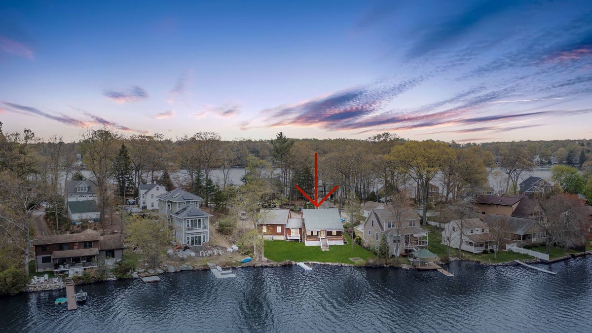 Lake Pocotopaug House | Escape to your lakeside paradise