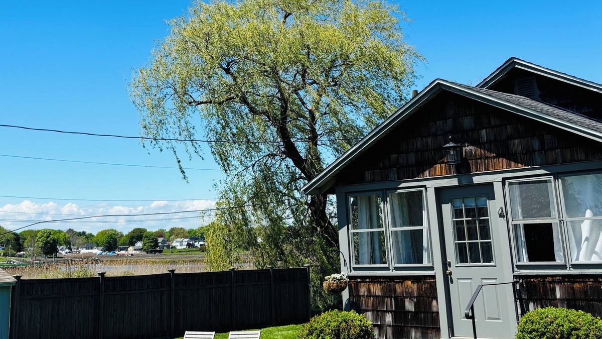 Clinton House | Escape to Your Tranquil Seaside Retreat at Clinton Beach Bungalows
