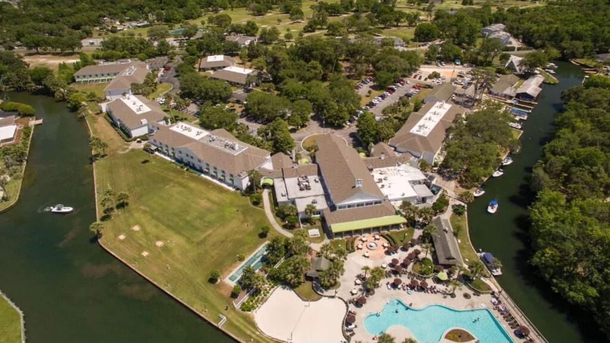 Crystal River House | Escape with Nature! 2 Garden View Rooms Near Three Sister Springs! Pool, Parking