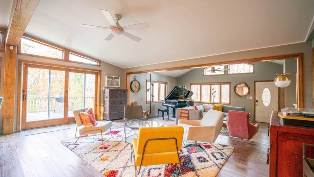 New Paltz House | Esopus Escape: Pool, Hot Tub & Media Room