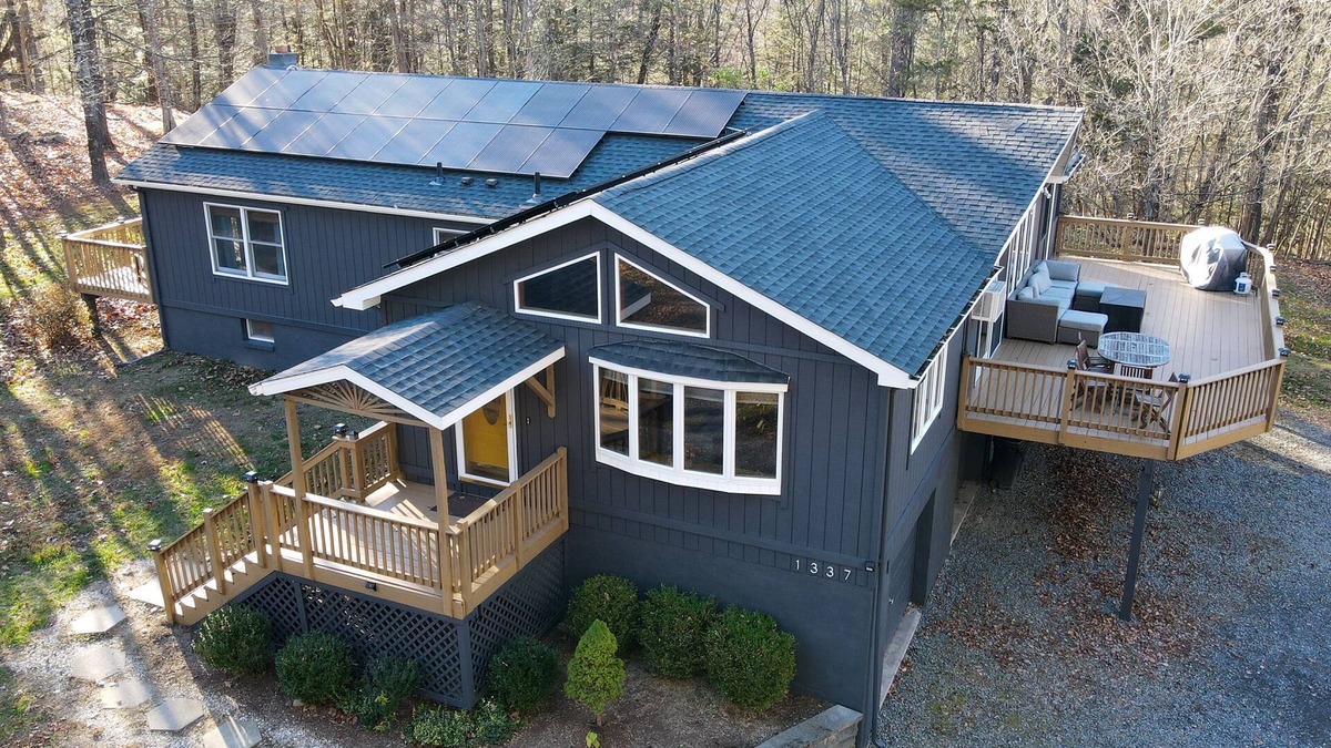 New Paltz House | Esopus Escape: Secluded Escape with Hot Tub & Fireplace