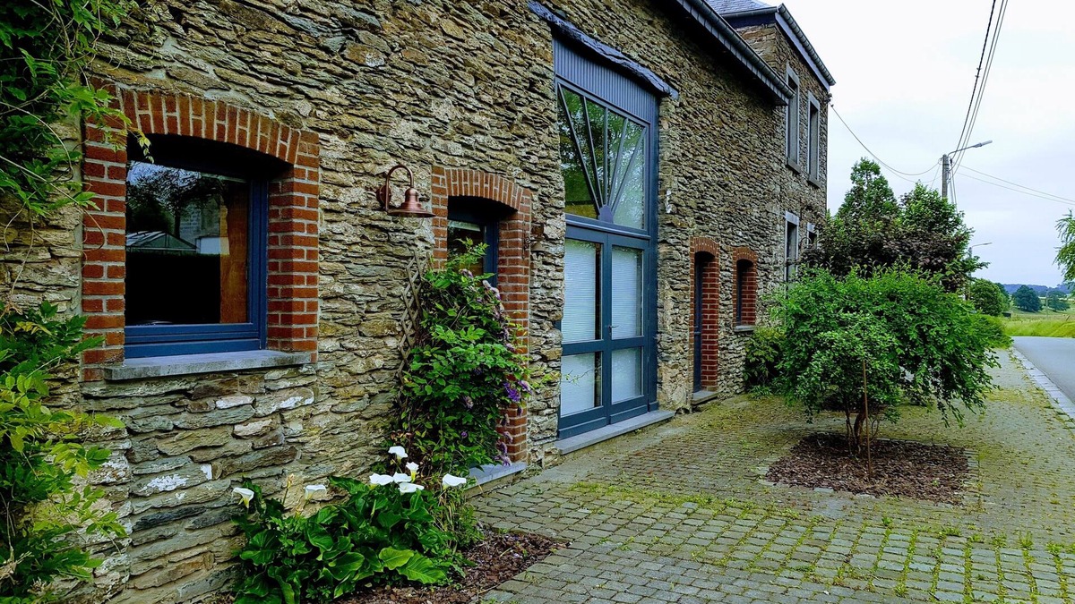 Vaux-sur-Sure House | Espace Cosmos - An original disco gîte .