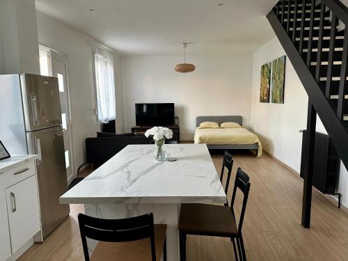Sevran Apartment | Espace ouvert et lumineux