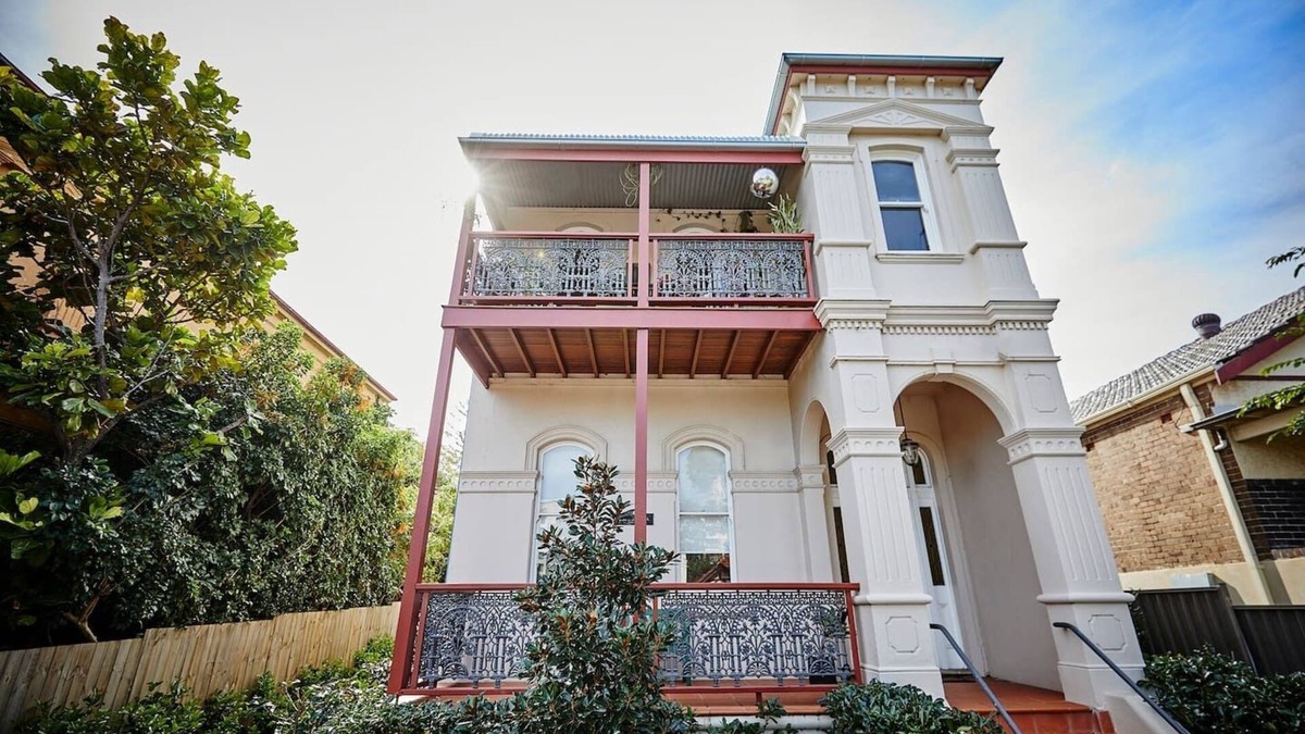 Ashfield Apartment | Esperanza Gardens A Stylish Victorian Studio