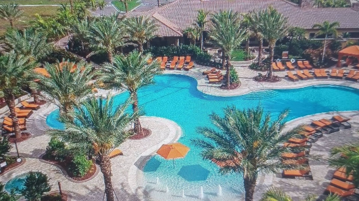 Braden River Condo | ESPLANADE RESORT: END UNIT 101/SORRENTO WAY/GROUND UNIT/2BED/2BATH+DEN/GOLF VIEW