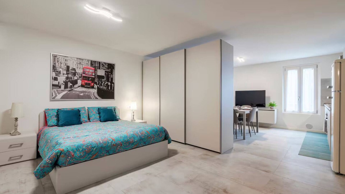 Centro Storico Nord Apartment | [Essenza Moderna] City Center + Relax